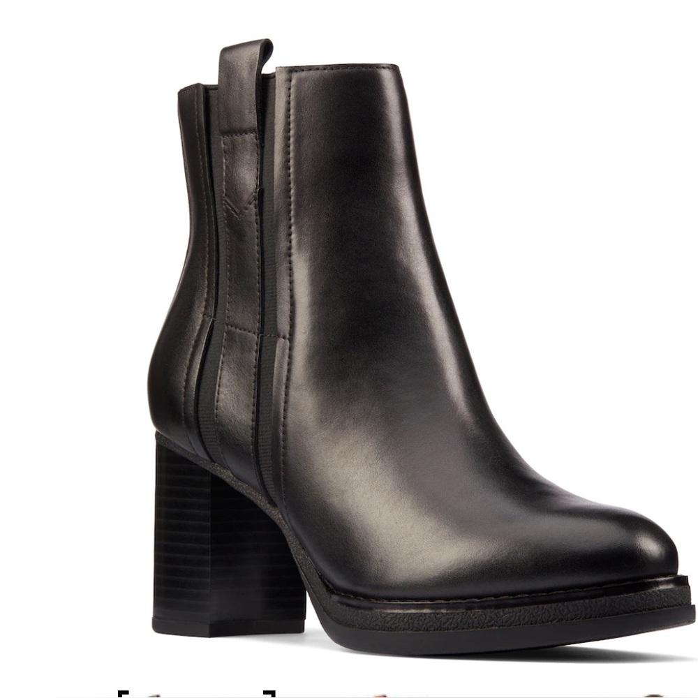 Clarks Mable Easy Black Leather Ankle Boots